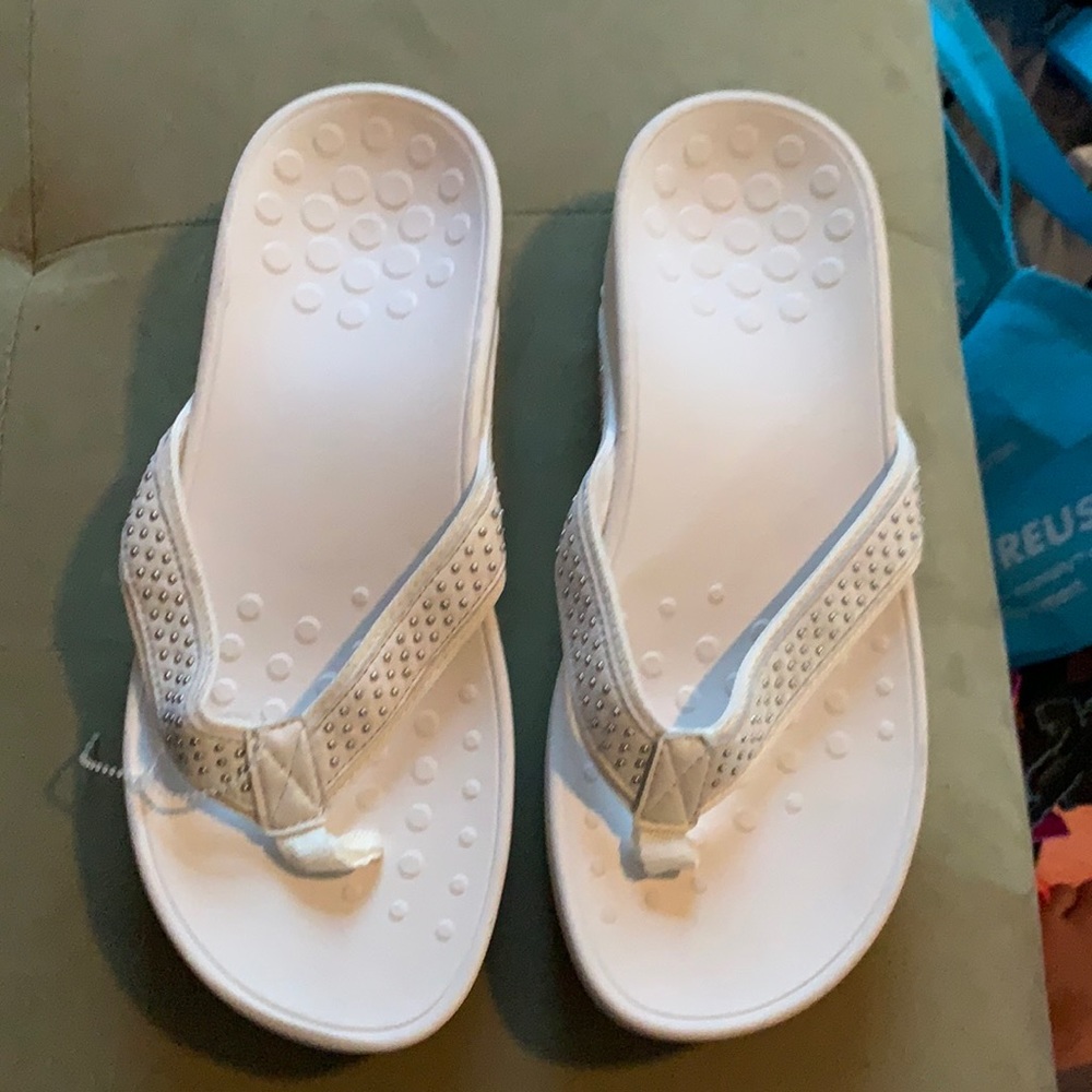Vionic White Flip flops